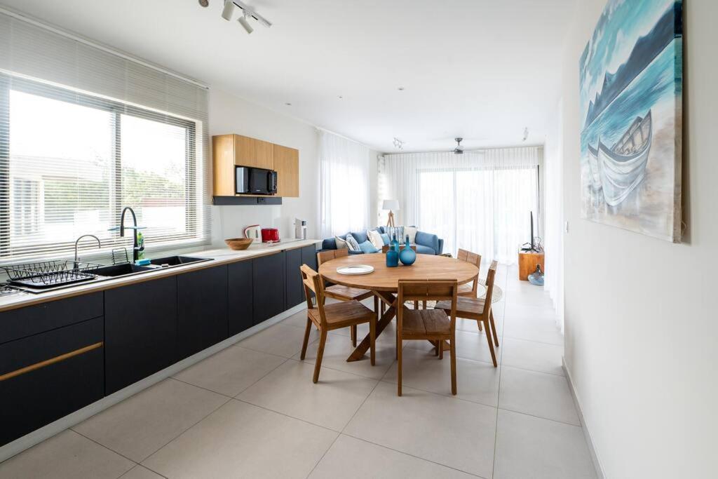 Penthouse Beachfront Ocean Terraces Residence, Poste Lafayette-apt-d3 Apartment *